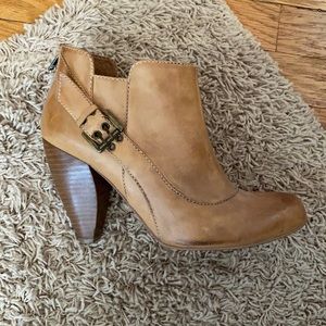 Women’s heeled booties